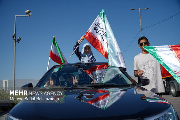 گردهمایی تمدنی مردم فارس در بیعت با رهبر انقلاب
