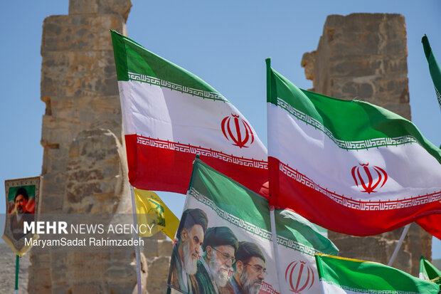 گردهمایی تمدنی مردم فارس در بیعت با رهبر انقلاب