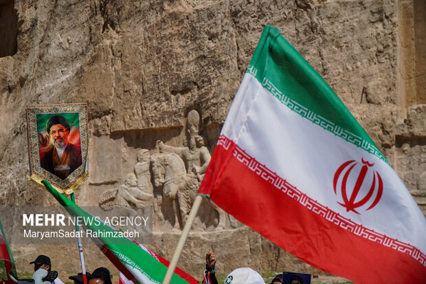 گردهمایی تمدنی مردم فارس در بیعت با رهبر انقلاب
