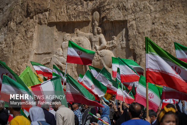 گردهمایی تمدنی مردم فارس در بیعت با رهبر انقلاب