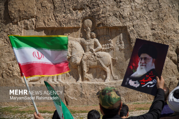 گردهمایی تمدنی مردم فارس در بیعت با رهبر انقلاب