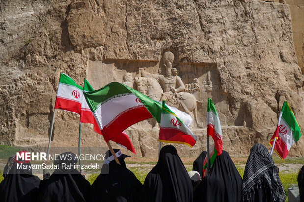 گردهمایی تمدنی مردم فارس در بیعت با رهبر انقلاب