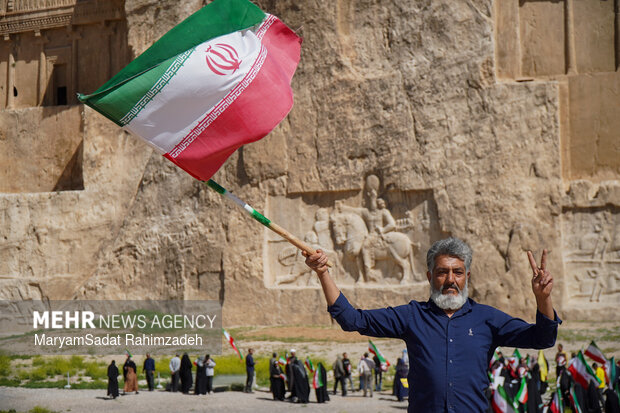 گردهمایی تمدنی مردم فارس در بیعت با رهبر انقلاب