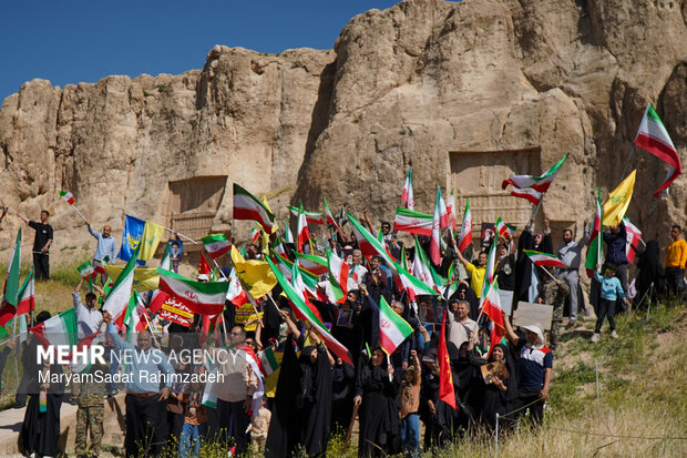 گردهمایی تمدنی مردم فارس در بیعت با رهبر انقلاب