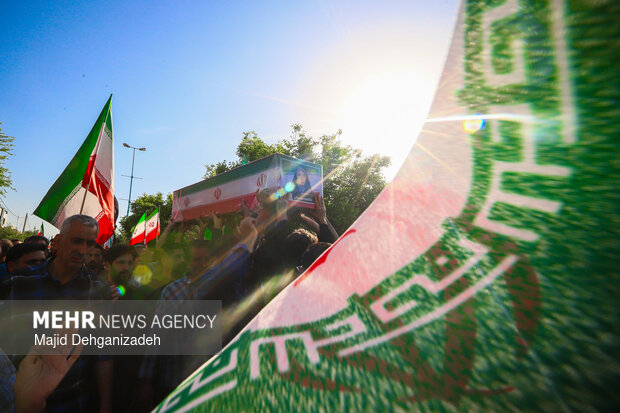 تشییع شهیده جان‌فدای ایران «فاطمه موحدان» در یزد