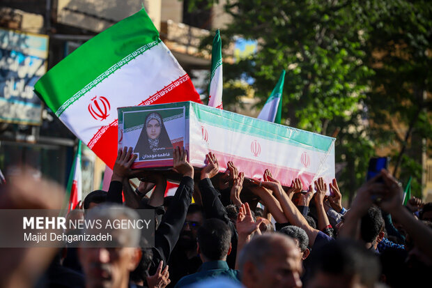 تشییع شهیده جان‌فدای ایران «فاطمه موحدان» در یزد