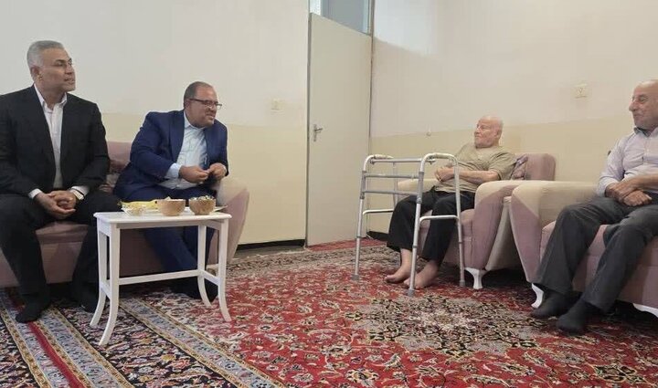 فرماندار بوشهر: عزت و پیشرفت کشور حاصل مجاهدت معلمان است