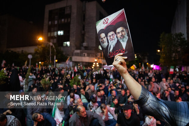 مراسم مناجات و توسل به امام زمان (عج) در سوگ رهبر شهید انقلاب