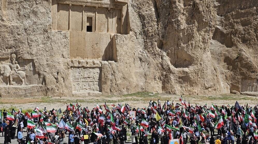 نقش رستم؛ صحنه تجدید بیعت مردم فارس با آرمان‌های انقلاب