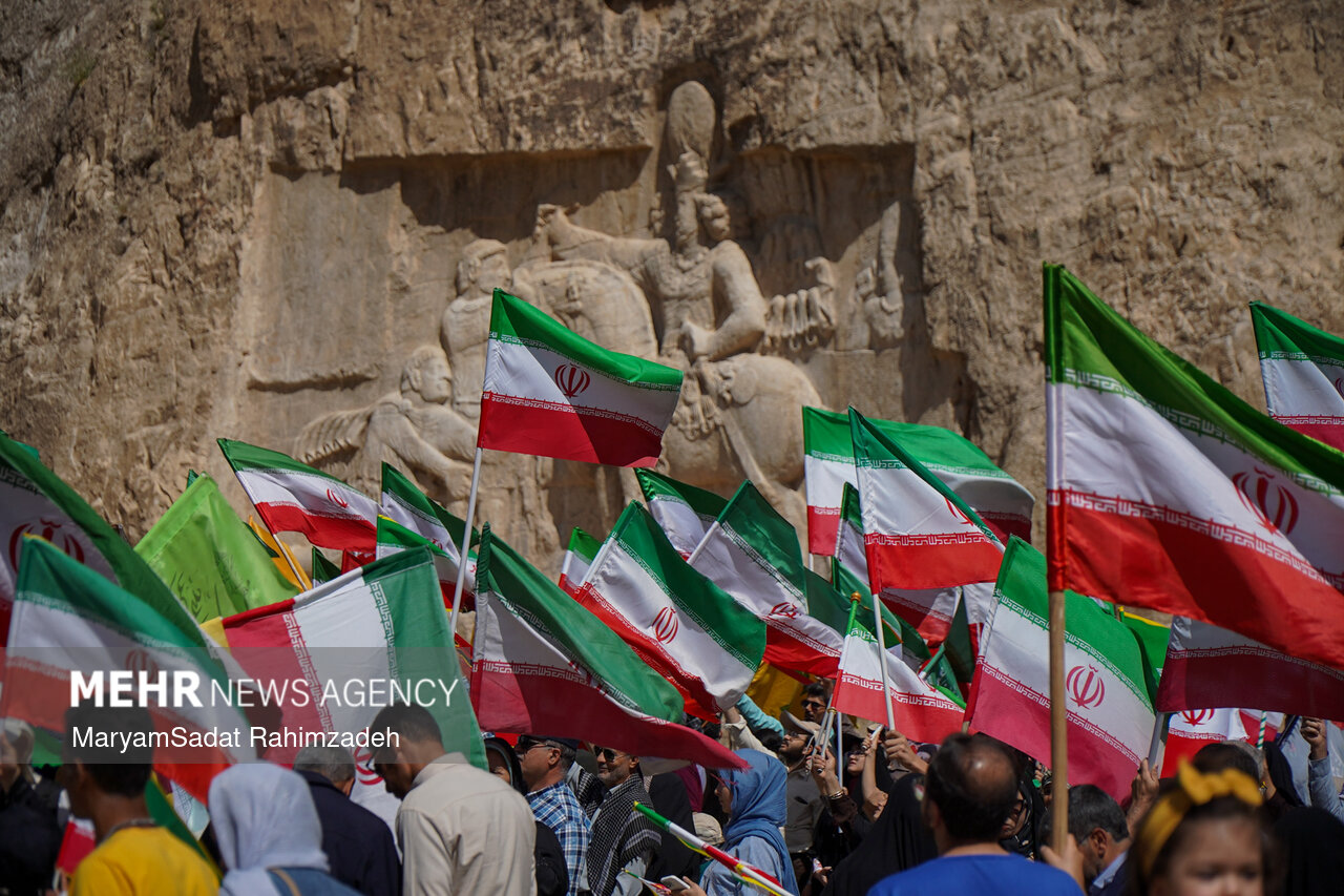 گردهمایی تمدنی مردم فارس در بیعت با رهبر معظم انقلاب