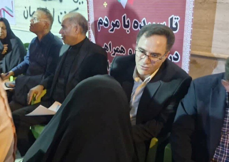 میز خدمت «تا سپیده با مردم» در تنگستان برگزار شد