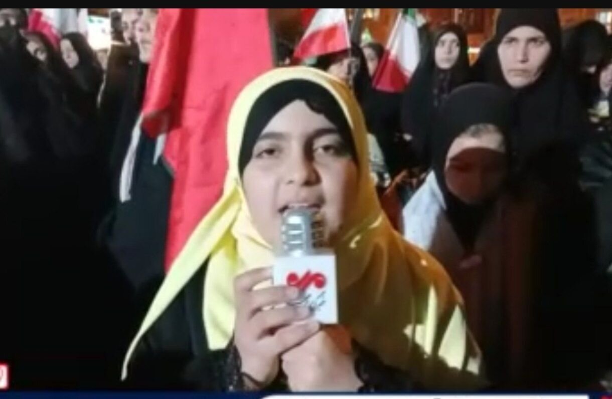 گرامیداشت یاد شهدای مدرسه میناب توسط دانش‌آموزان بیجاری در تجمع شبانه