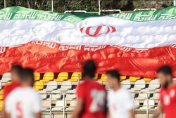 رونمایی از پیراهن تیم ملی فوتبال ایران در یکی از میادین تهران