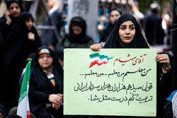 معلمی رسالت مقدس عشق و ایمان؛ نوری در مسیر دانایی