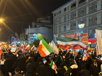 خیابان‌های نکا در تسخیر موج مردمی