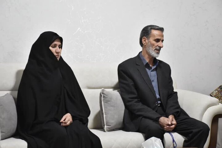 استاندار لرستان با خانواده شهید «علیرضا سبزی پور» دیدار کرد
