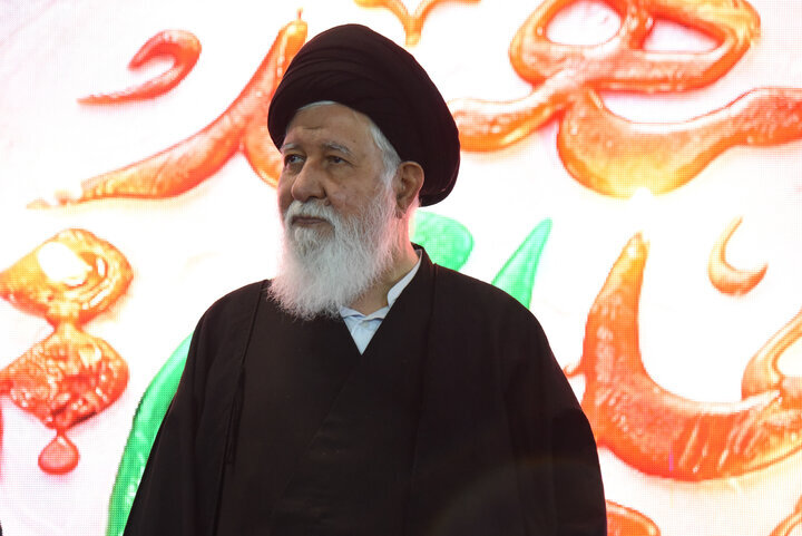 علم الهدی: سیلی انقلاب هیمنه پوشالی آمریکا را درهم شکست 