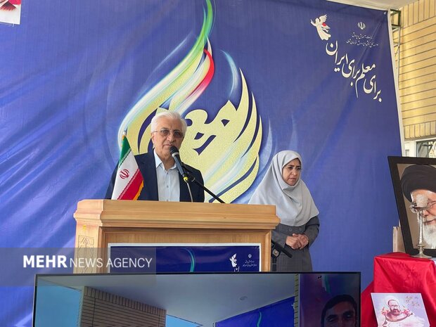 نوری: معلمی شغل انبیاست و مایه افتخار جامعه است