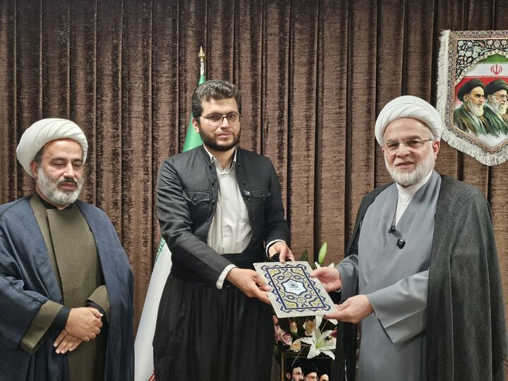 تجلیل از قهرمان کشوری ترتیل قرآن در کردستان