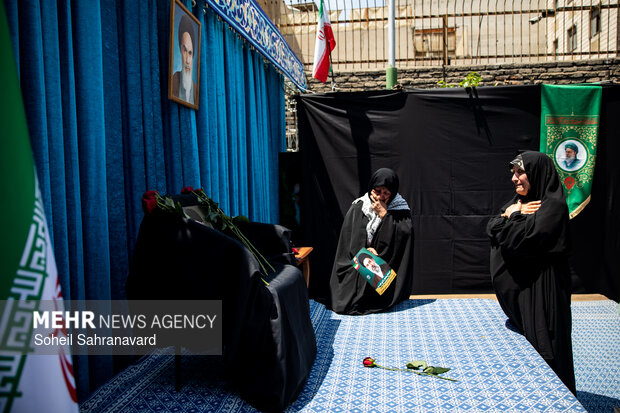Gathering of teachers loving Iran held in Tehran
