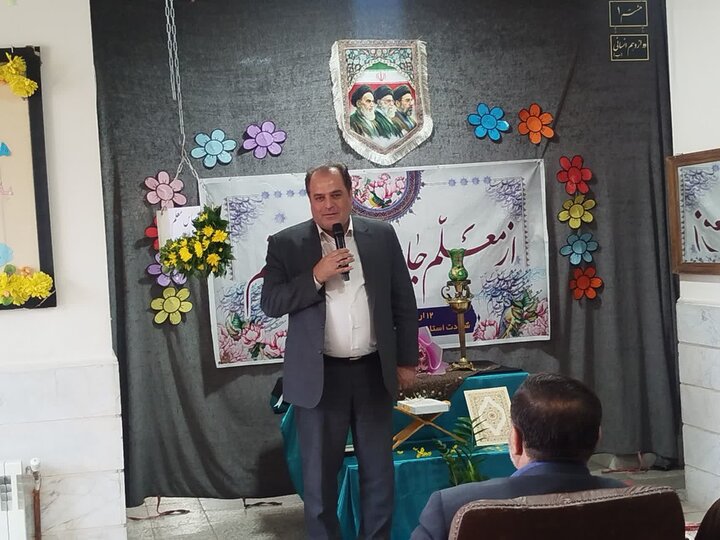 حسینی: معلمان نقش بی‌بدیلی در انتقال فرهنگ و تمدن اسلامی ایرانی دارند