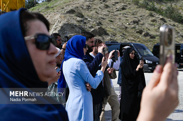 بازدید جمعی از فعالان رسانه ای خارجی از پل B۱ کرج