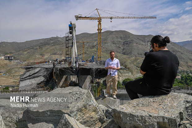 بازدید جمعی از فعالان رسانه ای خارجی از پل B۱ کرج
