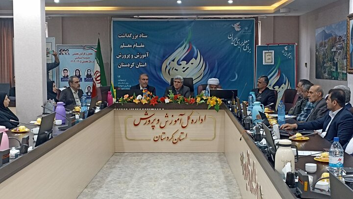 حسینی: توسعه کشور در گرو تقویت نظام تعلیم و تربیت است