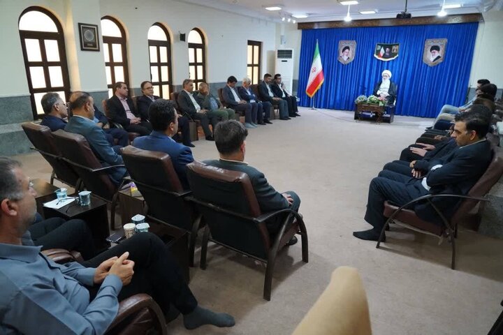 امام جمعه بوشهر: زیرساخت‌های اقتصادی با نگاه آینده‌نگر طراحی شوند