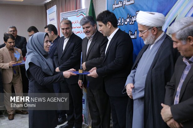 مراسم گرامیداشت تجلیل از معلمان در سنندج