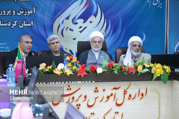 مراسم گرامیداشت تجلیل از معلمان در سنندج