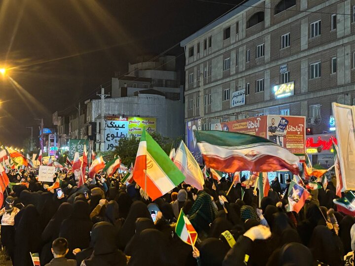 خیابان‌های نکا در تسخیر موج مردمی