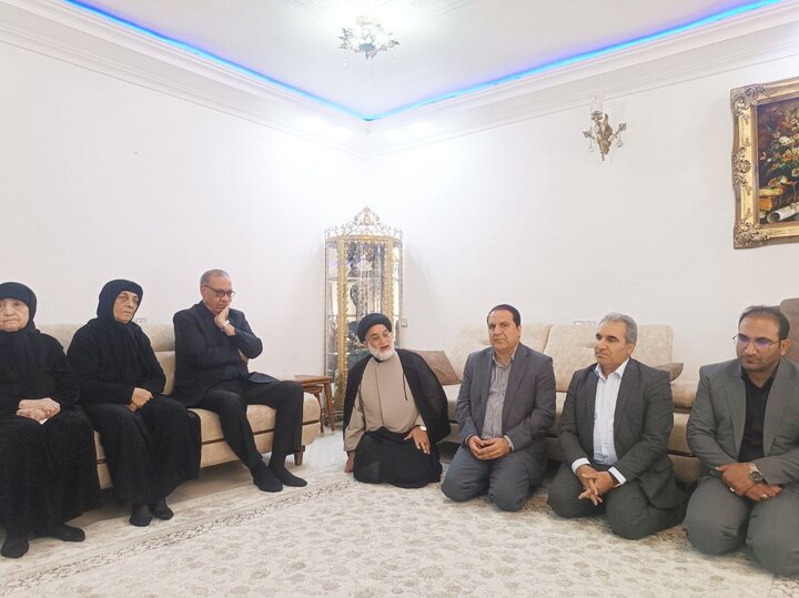 دیدار مسئولان استانی با خانواده های معظم شهدای جنگ رمضان در ایوان