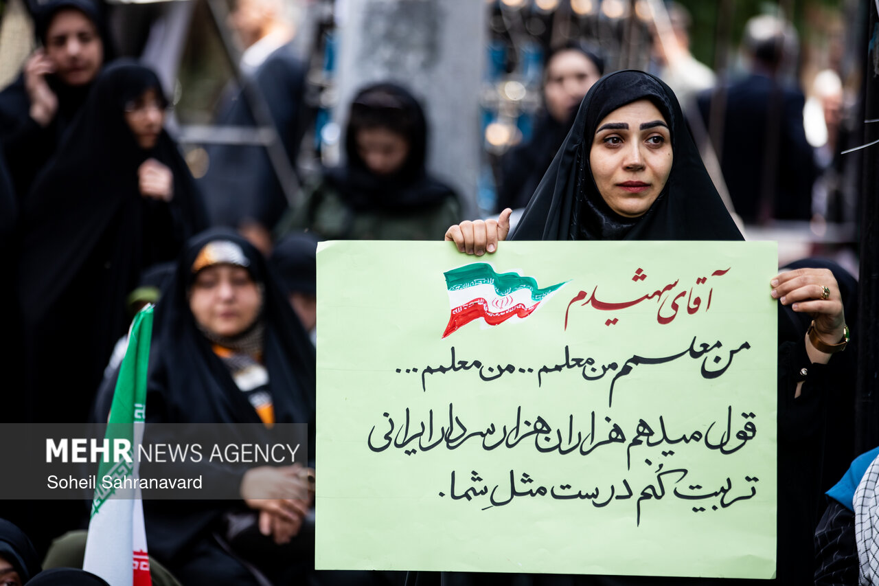 معلمی رسالت مقدس عشق و ایمان؛ نوری در مسیر دانایی