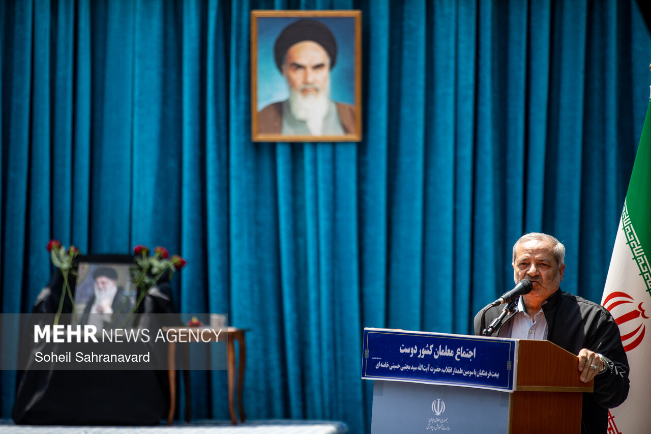 Gathering of teachers loving Iran held in Tehran