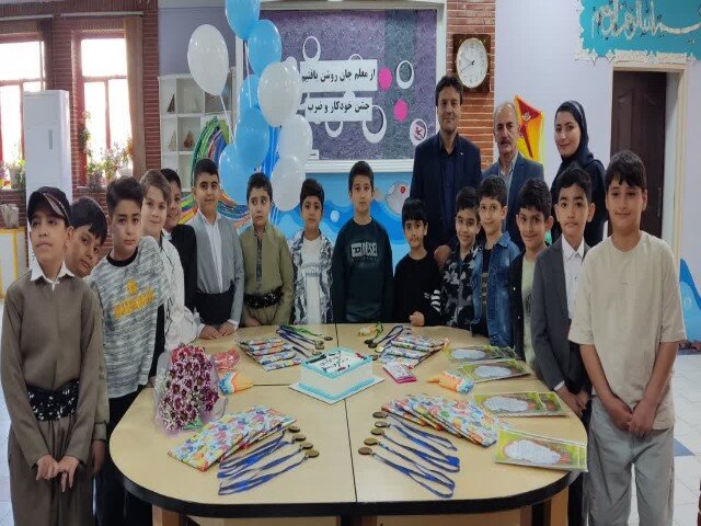 برگزاری ویژه برنامه گرامیداشت روز معلم در کانون پرورش فکری کردستان
