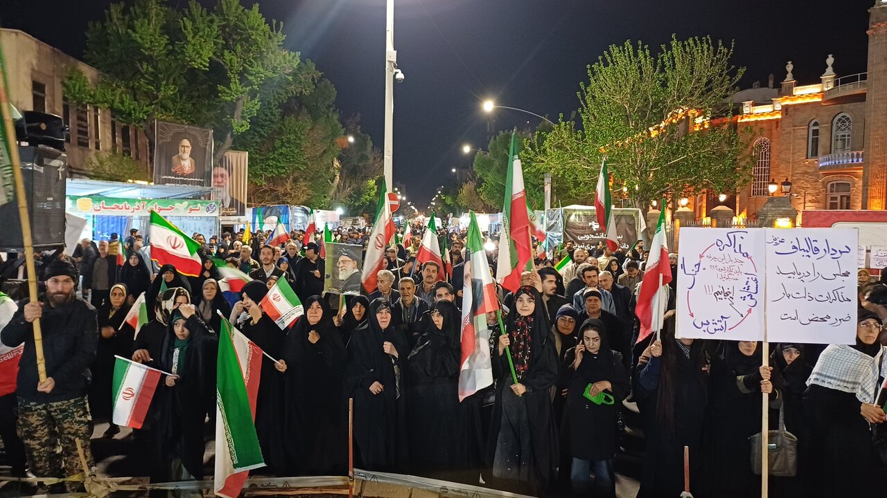 ایستادگی مردم تبریز در «شب‌های اقتدار ایران» ادامه دارد