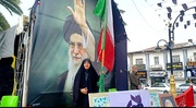 پرچم در دست معلمان