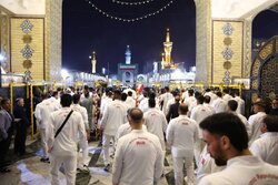 تقدیم مدال ساحلی بازان به حضرت ثامن‌الحجج (ع)