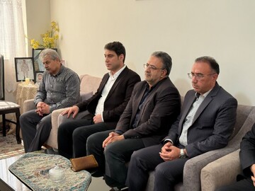دیدار استاندار کردستان با خانواده دو شهید جنگ رمضان