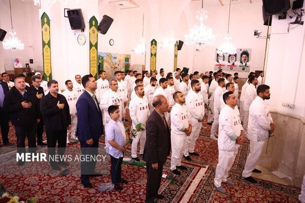 تقدیم مدال ساحلی بازان به حضرت ثامنالحجج (ع)