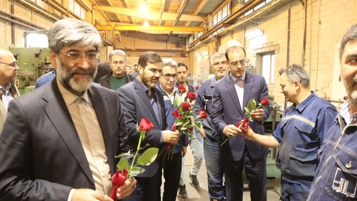 عتباتی: کارگران میدان دار عرصه تولید و صنعت کشور در جنگ اقتصادی هستند