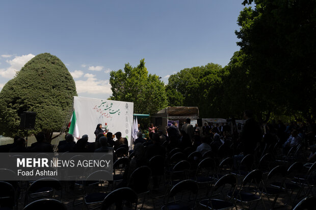 Planting seedlings in Laleh Parkland in Tehran
