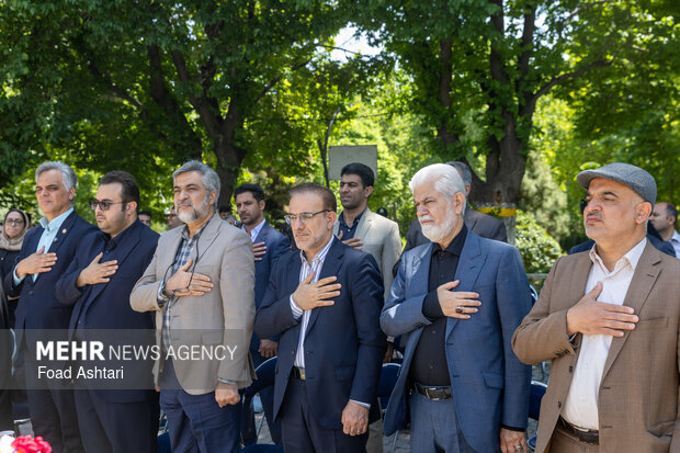 Planting seedlings in Laleh Parkland in Tehran
