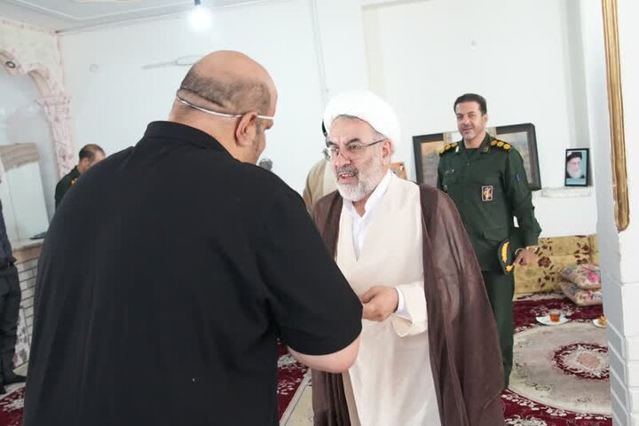 دیدار مسئولان سپاه لرستان با خانواده شهید «محمد بیرانوند»