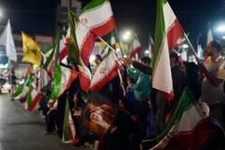ایستادگی کرمانی‌ها پای پرچم ایران اسلامی