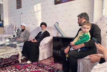 دیدار حجت‌الاسلام اصل‌نژادی با خانواده شهید جنگ رمضان در بناب