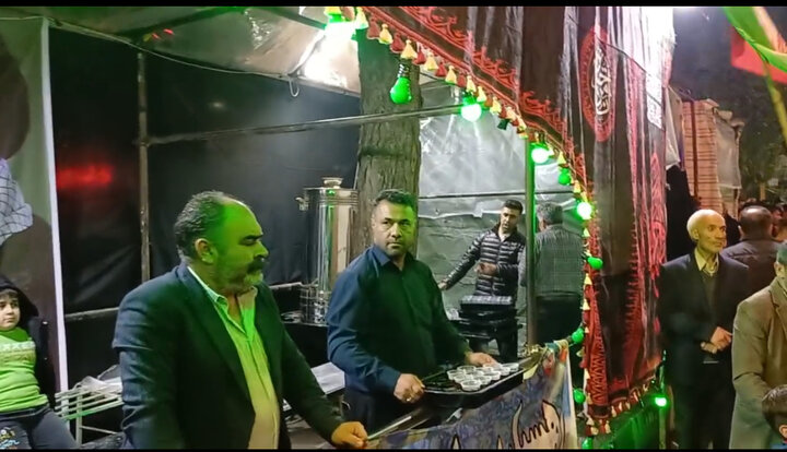 گوشه هایی از فعالیت مواکب مردمی در حاشیه تجمع مردمی سلماس
