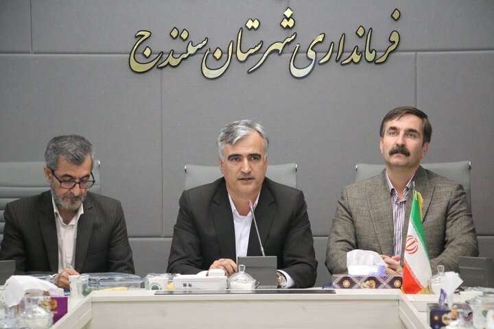 اختصاص ۲۰ درصد بودجه عمرانی سنندج به آموزش؛قدردانی فرماندار از معلمان
