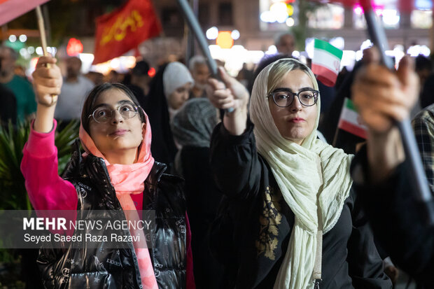 اجتماع حمایت از رزمندگان در مقابله با دشمن آمریکایی - صهیونی